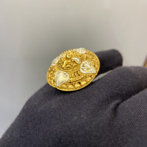 Symbol of feminine grace, coated in a beautiful 1 gram gold shine.
